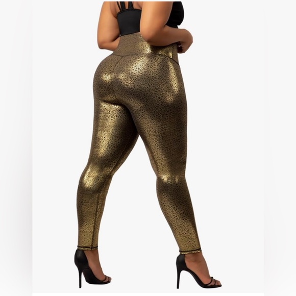 Gold Leopard Print Women's Leggings - Picture 2 of 3